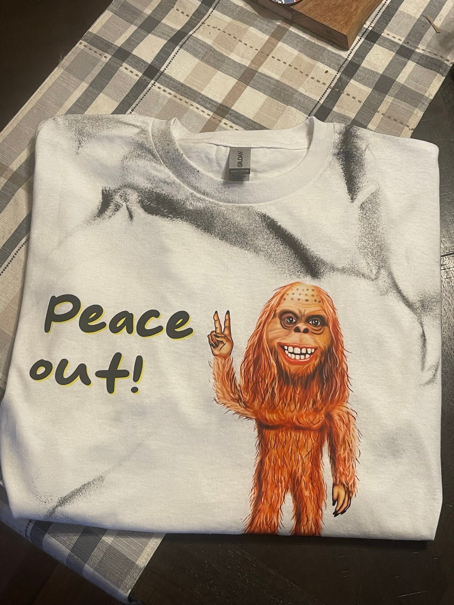 Bigfoot Peace out! T-shirt (white w/grey grunge tie dye)