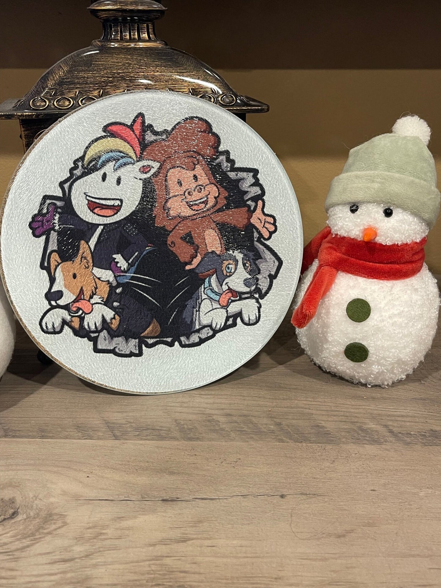 Designer glass cutting board Round - Bigfoot | Frenchie | choose your design