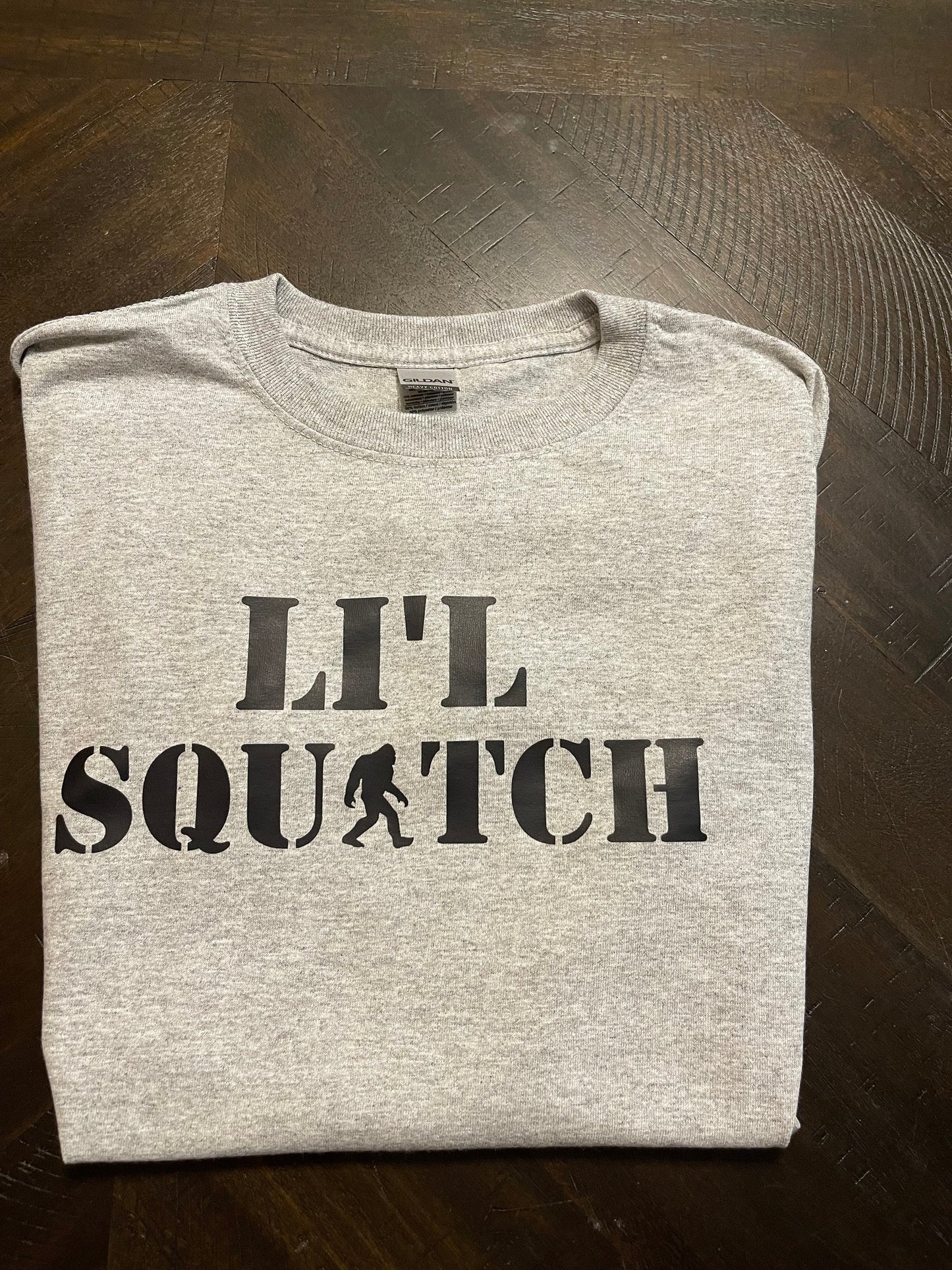 Bigfoot Family t-shirt Papa Squatch - Mama Squatch - Li'l Squatch (grey)