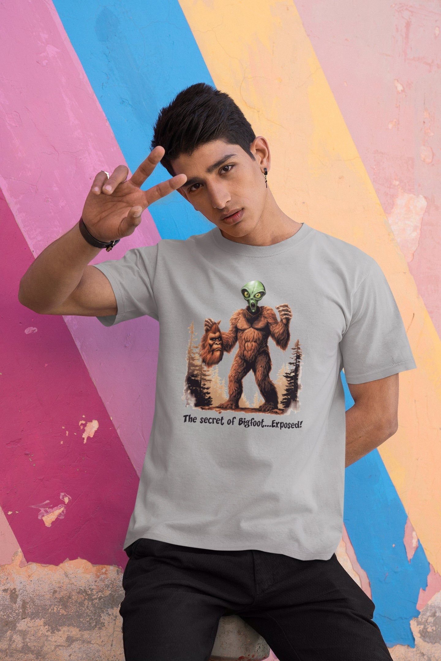 Secret of Bigfoot - Exposed alien t-shirt (grey)