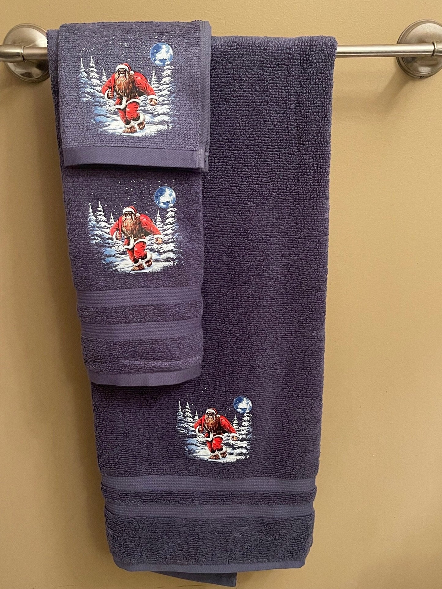 santa squatch holiday towel set