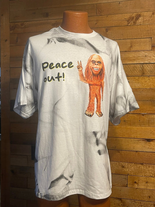 Bigfoot Peace out! T-shirt (white w/grey grunge tie dye)