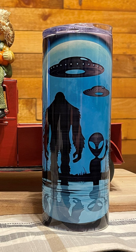 Cool Bigfoot and Alien friends 20oz tumbler