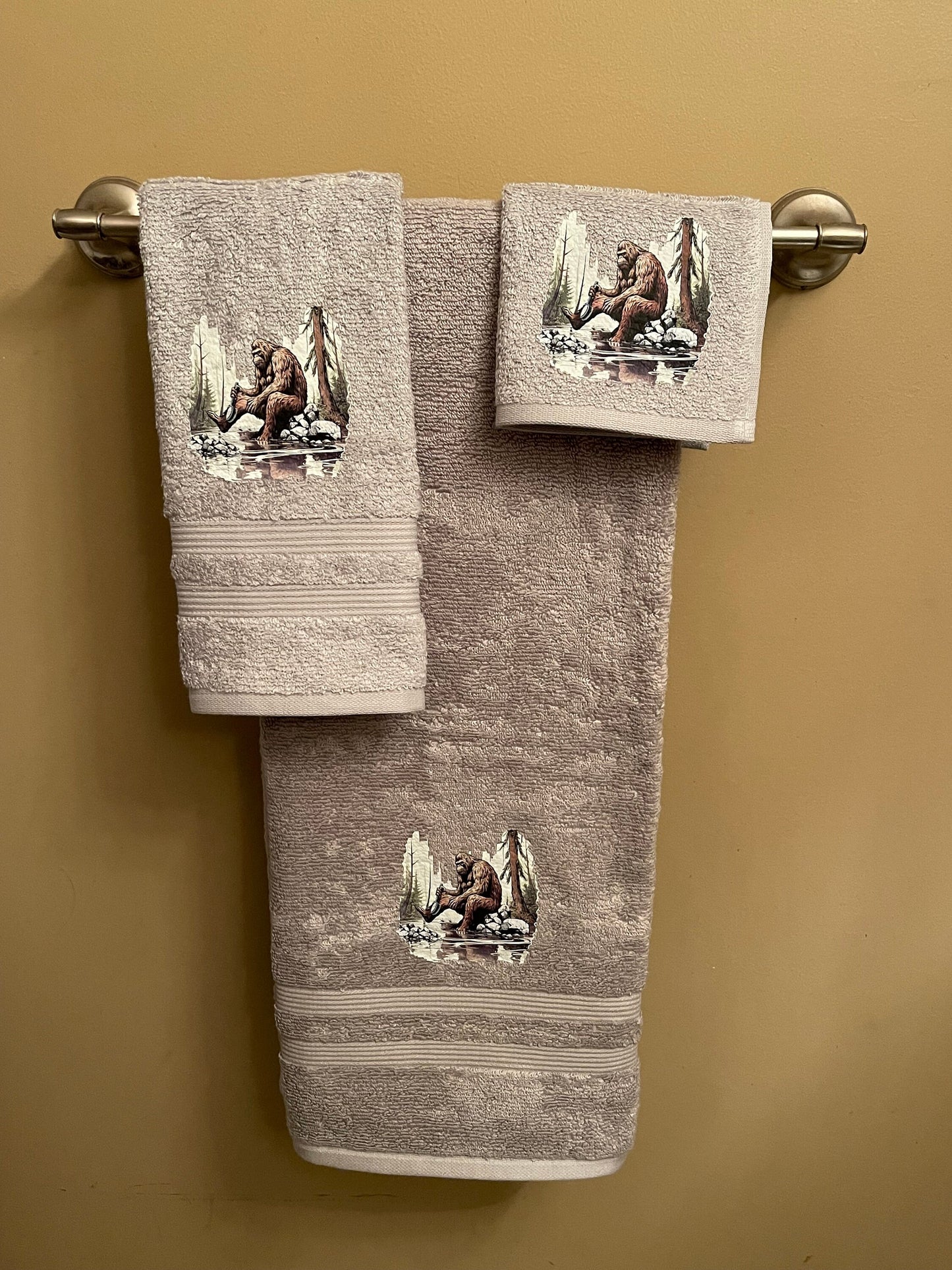Bathing Bigfoot and rubber ducky wash rag, hand towel, bath towel set –  SquatchinCountry
